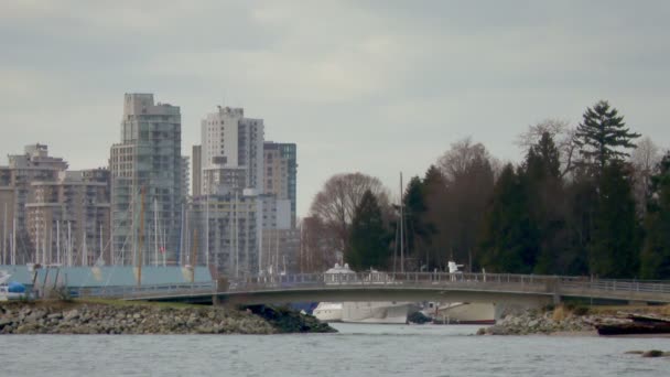 Küçük köprü blok giriş Vancouver liman için tekneler ile dolu — Stok video