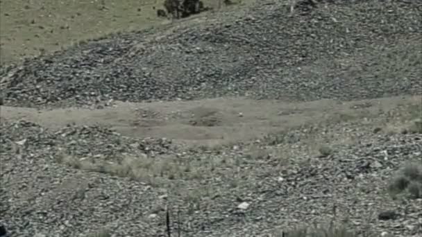 Petite explosion dans la zone de dynamitage .