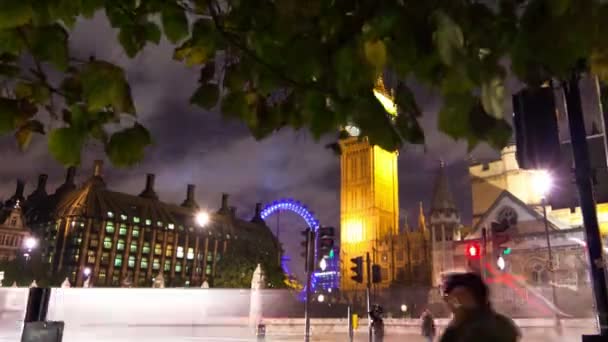 Tętniące życiem ulice w pobliżu Big Ben w Londo — Wideo stockowe