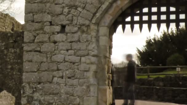 Brána na hrad Leeds v Anglii — Stock video