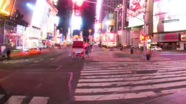 Tid förflutit på Times Square på natten. Beskuren. — Stockvideo