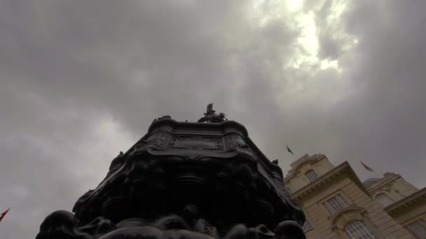Estatua de Eros en Piccadilly Circus en Londres — Vídeos de Stock