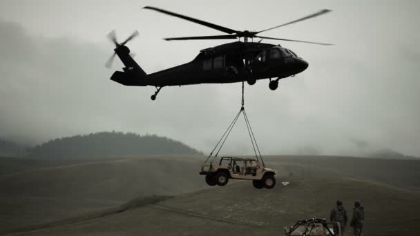 Humvee being set down — Stock Video