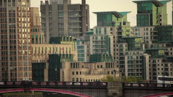 Lambeth bridge in Londen — Stockvideo