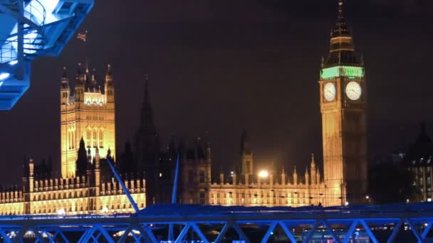 Колесо обозрения в Лондоне и Биг-Бен — стоковое видео