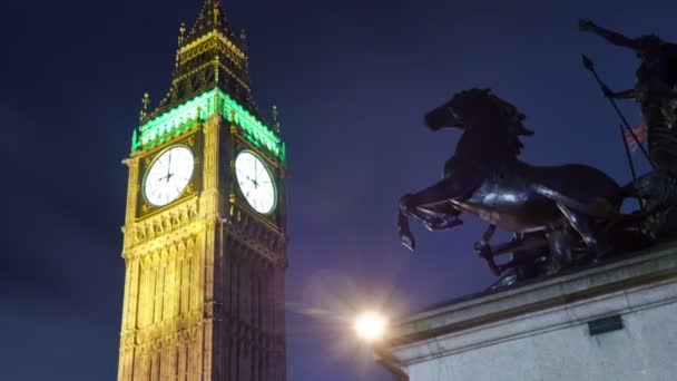 Drukke straten in de buurt van Big Ben in Londo — Stockvideo