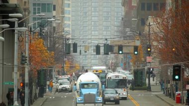 5. Ave. Seattle sokaktan James.
