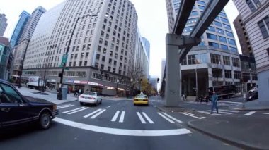 Seattle sokaklarında gezip araba.