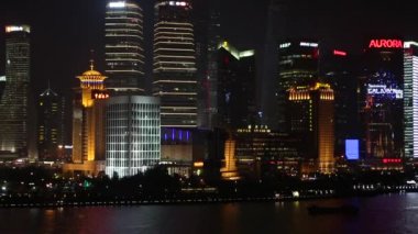 Geceleri Huangpu Park binaları görünümünü kaydırma Yakınlaştırılmış.