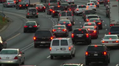 Atlanta, Georgia'da alacakaranlıkta trafik statik çekim.