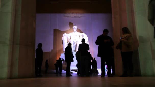 Wewnątrz pomnika Lincolna w nocy w Waszyngtonie — Wideo stockowe