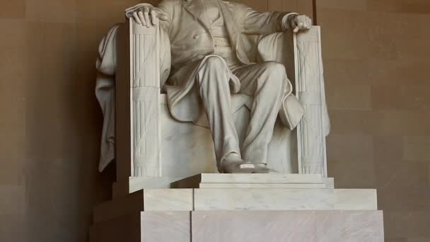 Статуя Авраама Линкольна в мемориале Линкольна в Вашингтоне — стоковое видео