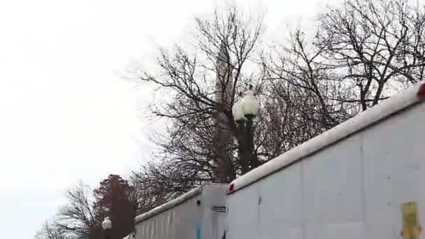 Jazdy w kierunku Pomnik Waszyngtona w pochmurny dzień. — Wideo stockowe