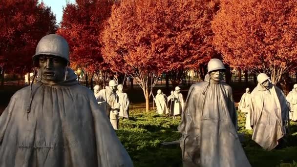 Statyer på koreanska krigsveteranerna Memorial — Stockvideo