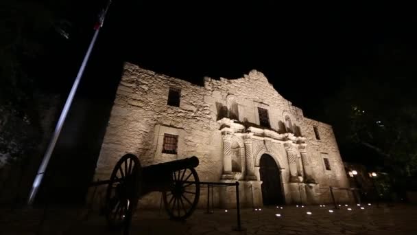 Panning vista della Alamo di notte . — Video Stock