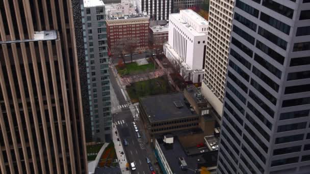 Calle Seattle desde lo alto de un edificio . — Vídeos de Stock