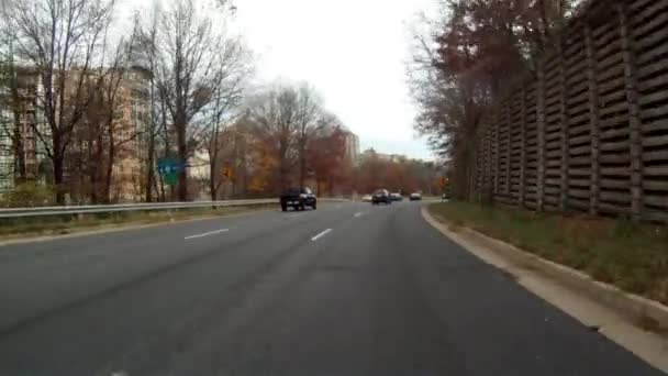 Conduciendo por un camino ventoso en Washington — Vídeos de Stock