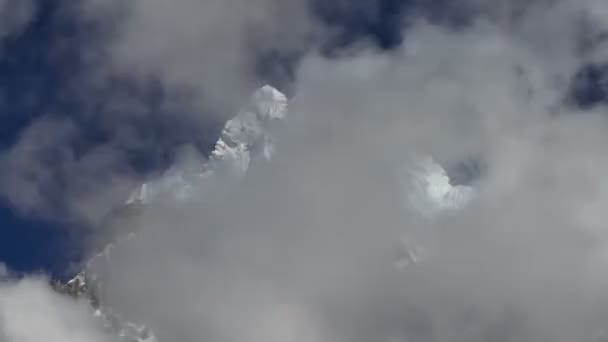 Wolken über Himalaya-Gipfeln — Stockvideo