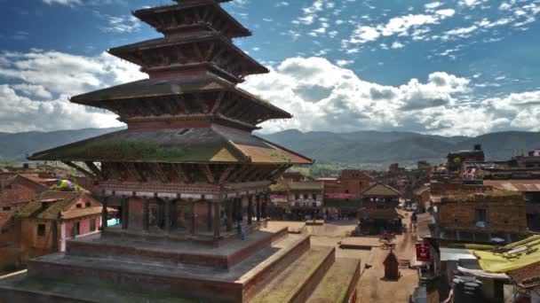 Crepúsculo na praça Taumadhi em Bhaktapur — Vídeo de Stock