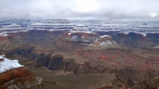 El lapso de tiempo de un paisaje nevado en el Gran Cañón — Vídeos de Stock