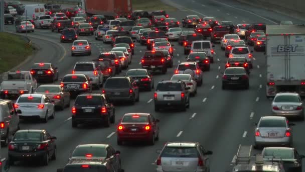 Statica, accelerato colpo di traffico con frieight camion in autostrada ad Atlanta, Georgia . — Video Stock