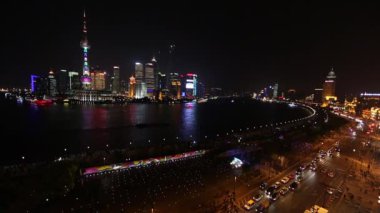 Shanghai, Çin için birçok kuleleri doğru Huangpu Nehri bakan geniş görüntülemek.