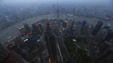 Gece karanlığında Huangu parka baktığını yakınlaştırma görünümü.