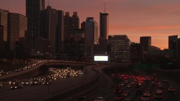 Atlanta Skyline with traffic below. — Αρχείο Βίντεο