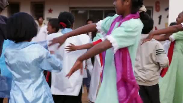 African kids dancing during class outside. — Stock videók