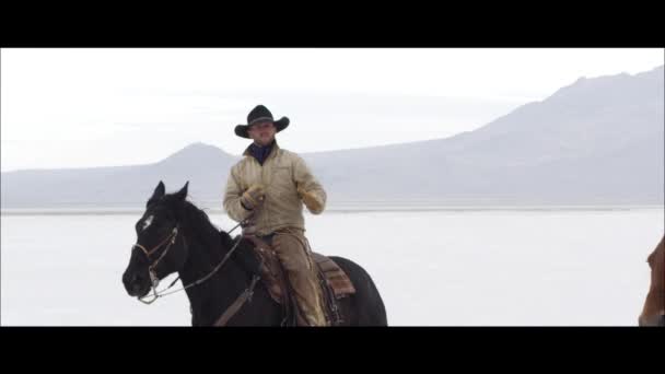 Cowboy on horse back — Stock Video