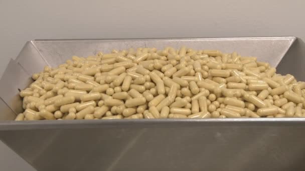 Gros plan d'une machine de tri de capsules . — Video