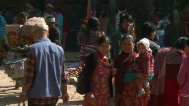 Praça da aldeia movimentada no Nepal — Vídeo de Stock