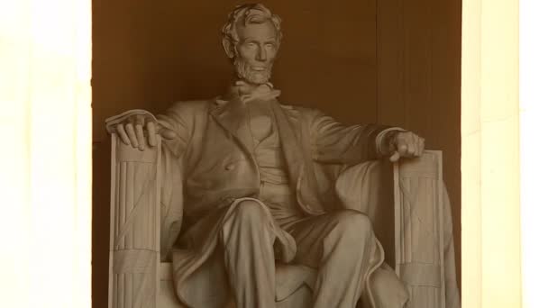 Estátua de Abrahan Lincoln dentro do Lincoln Memorial em Washington DC — Vídeo de Stock