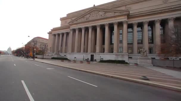 Dolly tiro do National Archives Building no lado norte da Pensilvânia Ave — Vídeo de Stock