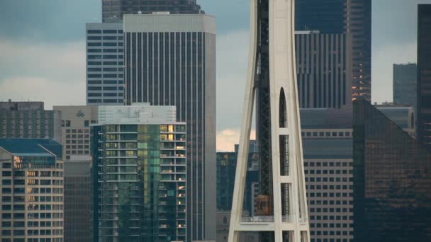 Space Needle a centru Seattlu. — Stock video