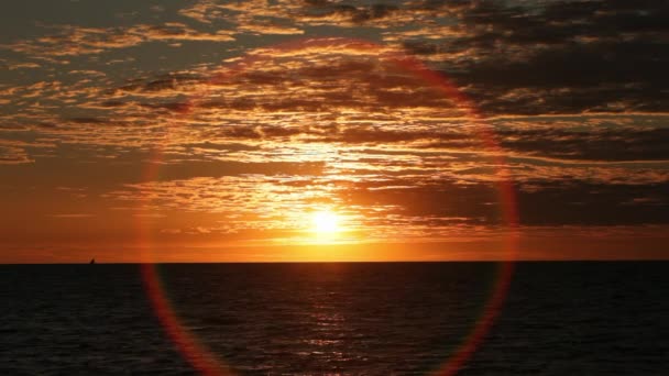Színes naplementét, kilátással az óceánra — Stock videók