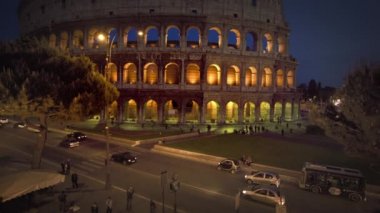 Yukarı ışıklı Colosseum için kavşak eğimli