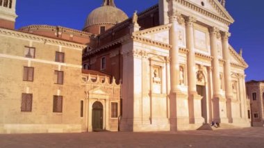 Yavaş çekim, San Giorgio Maggiore Kilisesi'nin eğim çekimi.