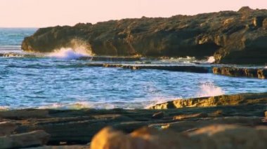 Gün batımında Dor Beach'te İsrail