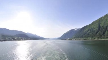 Alaska dağlarda çevrili okyanus