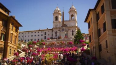 Trinita dei Monti de kalabalıklar