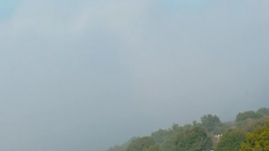 engellemeyecek ve çevresindeki tepeler hareket bulutlar