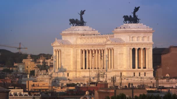 Distance footage of Victor Emmanuel II monument — Stock Video