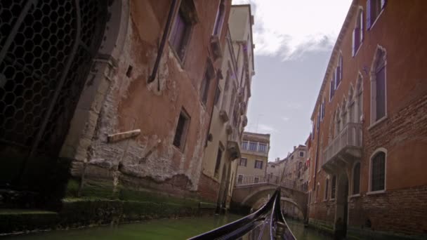 Slow motion gondola ride — Stock Video