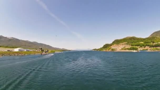 Narrow channel near Ketchikan in Alaska. — Stock Video