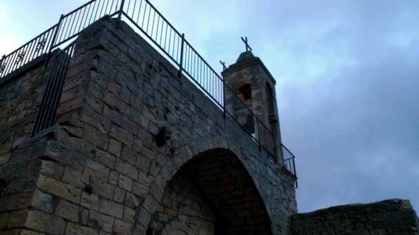 Torre sineira da igreja em Israel — Vídeo de Stock