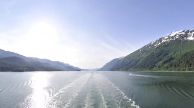 Alaska cruise gemi arkasından iç geçiş