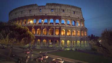 Colosseum yakınındaki kesiştiği gece