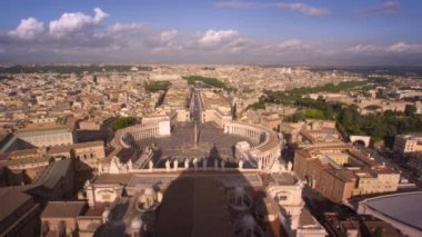 St. Peter's plaza ve Roma'nın çatıları