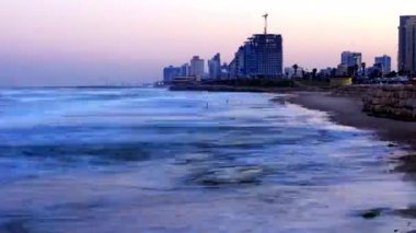 Plaj ve kıyı kenti gündüz atlamalı